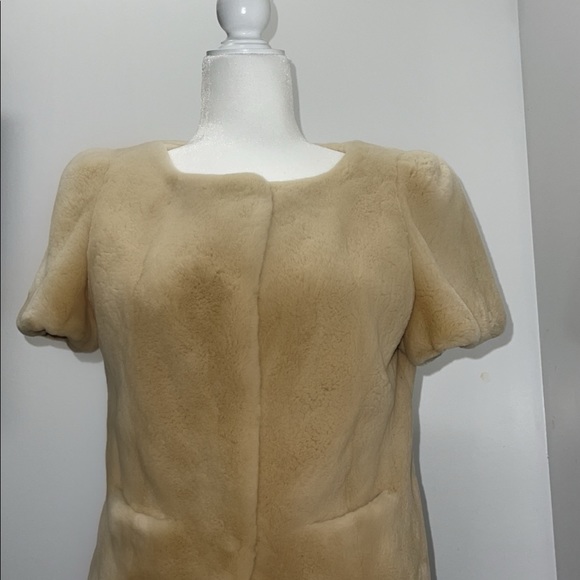 Escada - Picture 2 of 4